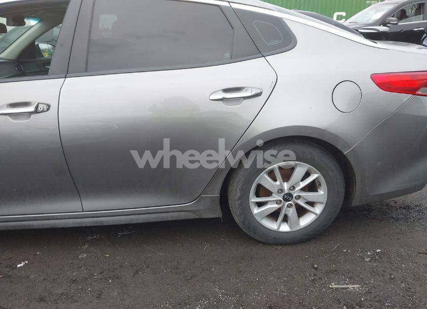 Photo 6 of 2018 Kia Optima LX (VIN 5XXGT4L31JG209542)