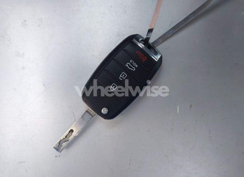 Photo 11 of 2018 Kia Optima LX (VIN 5XXGT4L31JG239754)