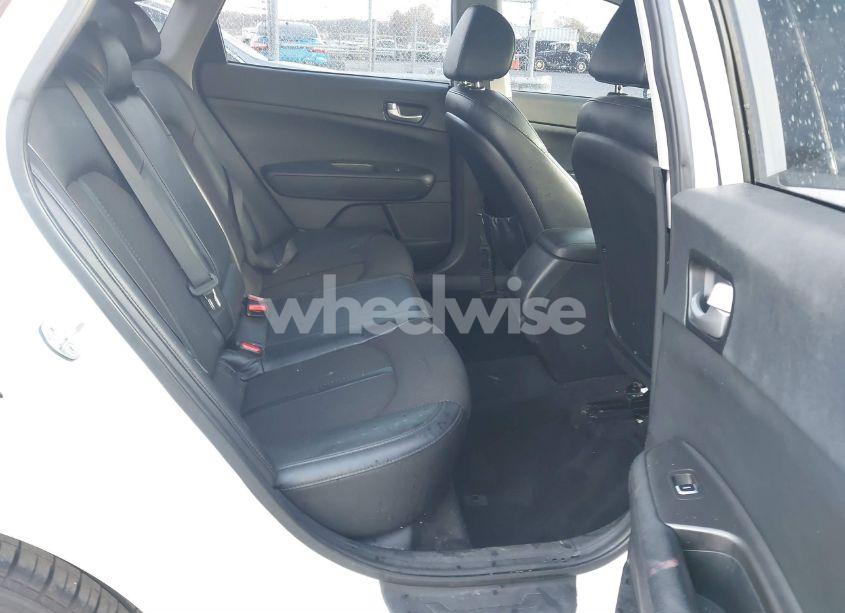 Photo 8 of 2018 Kia Optima S (VIN 5XXGT4L31JG240869)