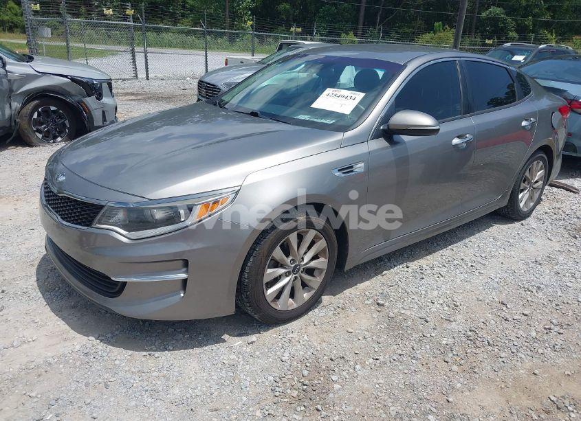 Photo 2 of 2018 Kia Optima LX (VIN 5XXGT4L31JG251211)