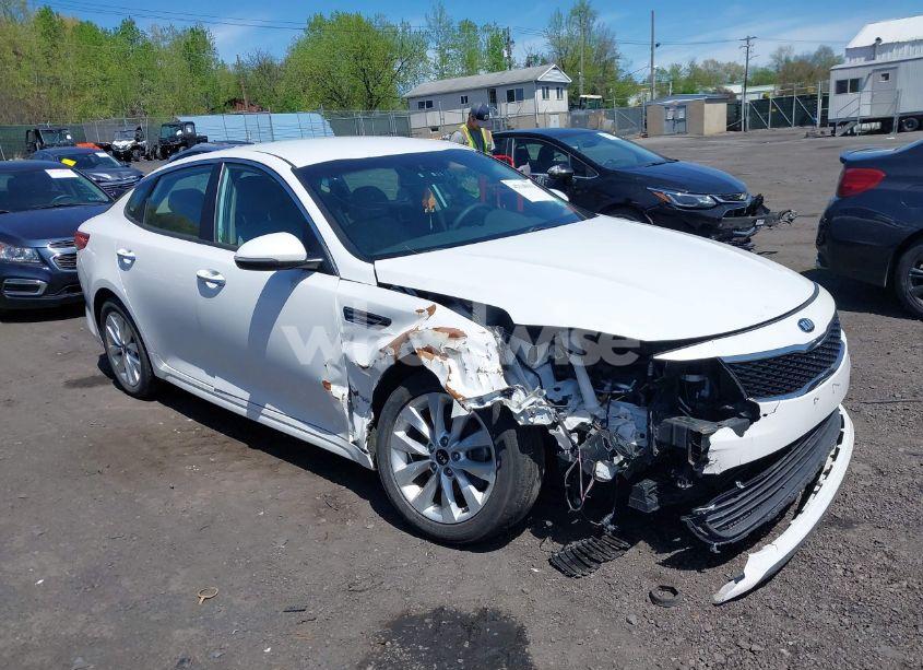 2018 Kia Optima LX (VIN 5XXGT4L31JG261091) main photo