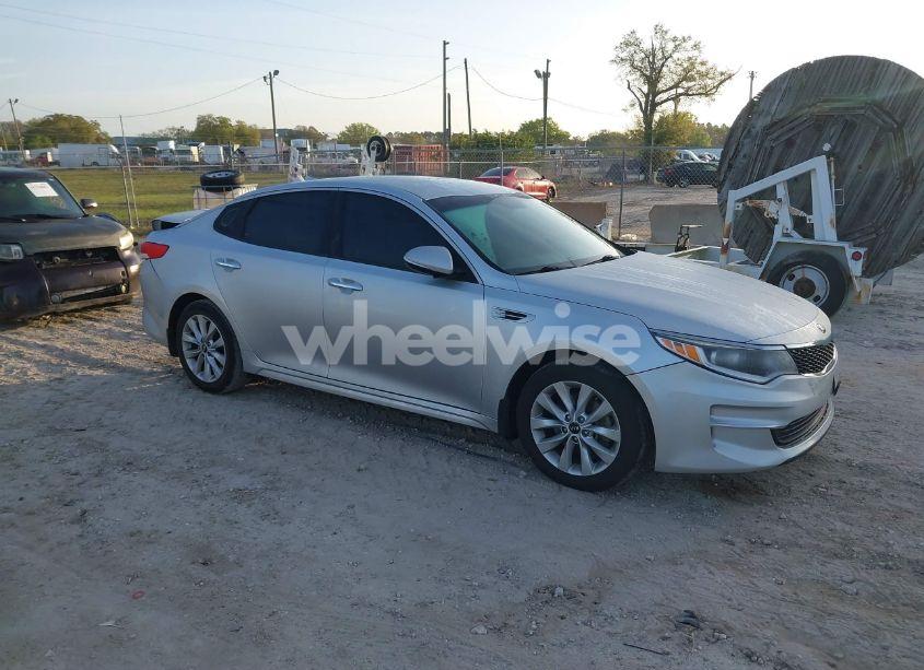 2018 Kia Optima LX (VIN 5XXGT4L31JG263763) main photo