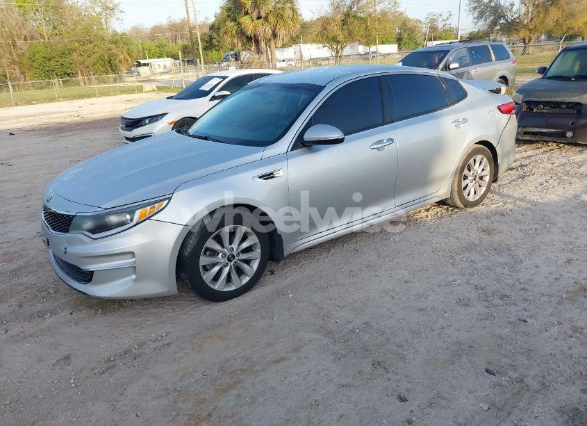 Photo 2 of 2018 Kia Optima LX (VIN 5XXGT4L31JG263763)