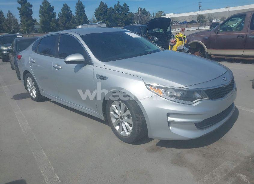 2018 Kia Optima LX (VIN 5XXGT4L31JG267716) main photo