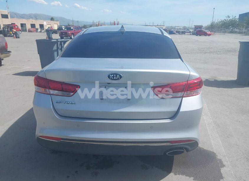 Photo 16 of 2018 Kia Optima LX (VIN 5XXGT4L31JG267716)