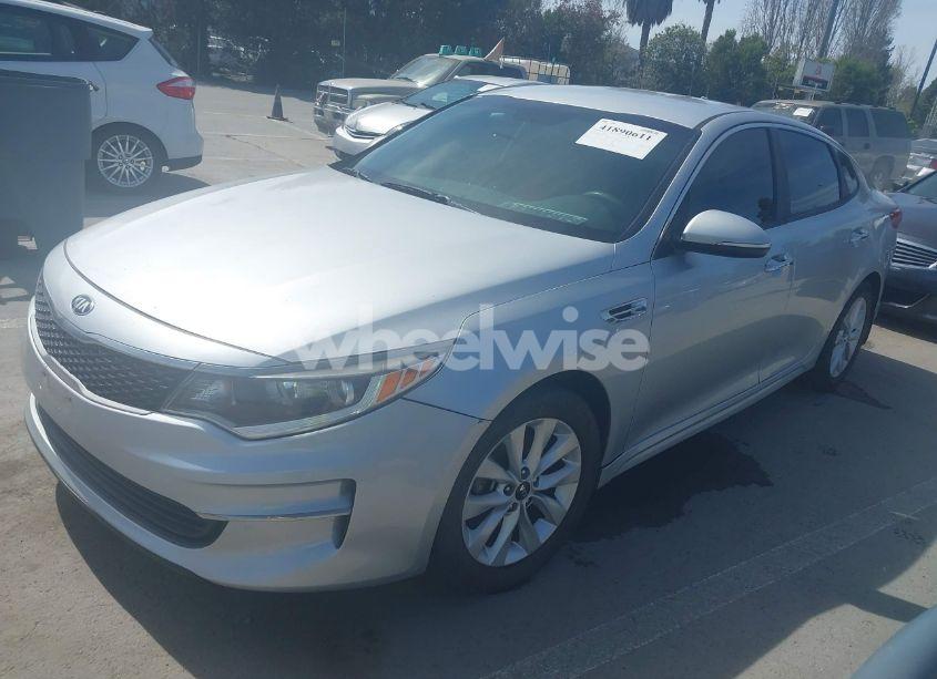 Photo 2 of 2018 Kia Optima LX (VIN 5XXGT4L31JG267716)