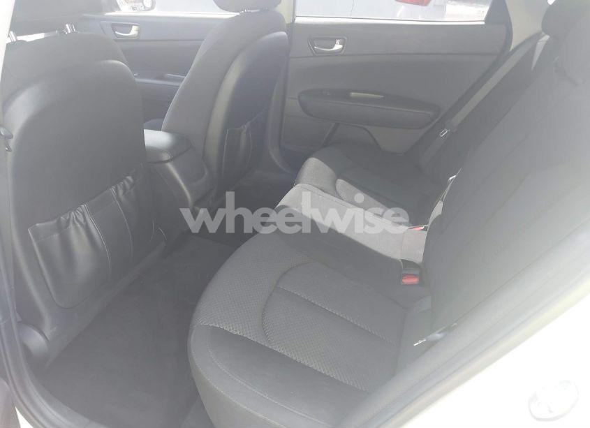 Photo 8 of 2018 Kia Optima LX (VIN 5XXGT4L31JG267716)