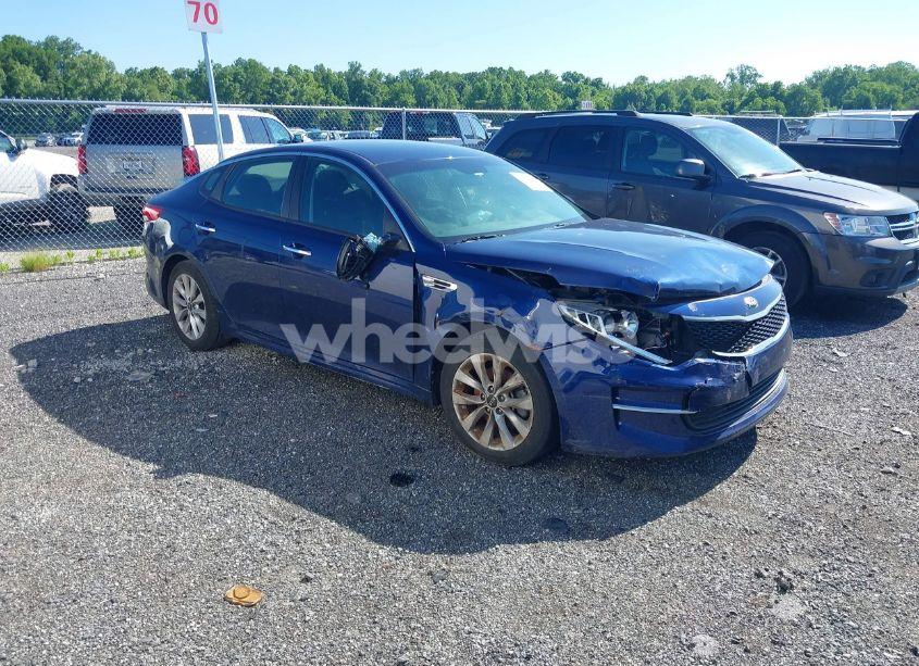 2018 Kia Optima LX (VIN 5XXGT4L31JG272821) main photo