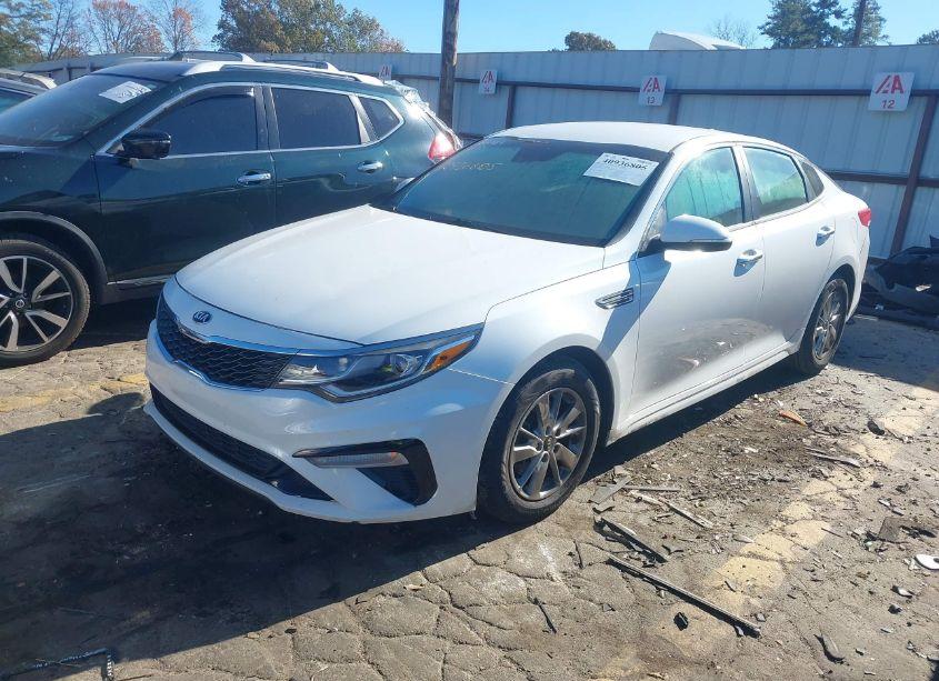 Photo 2 of 2019 Kia Optima LX (VIN 5XXGT4L31KG279284)