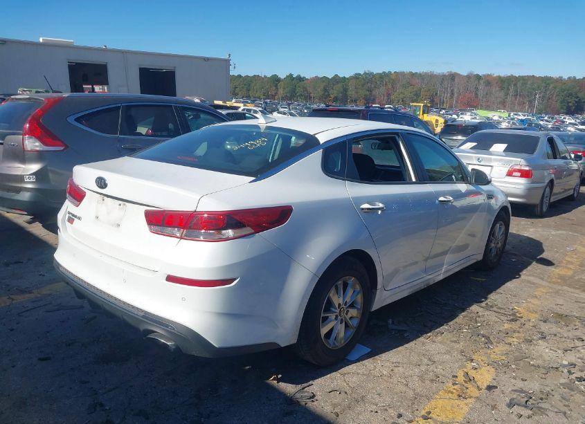 Photo 4 of 2019 Kia Optima LX (VIN 5XXGT4L31KG279284)