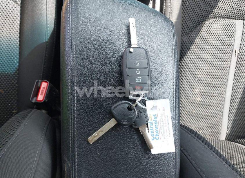 Photo 11 of 2019 Kia Optima LX (VIN 5XXGT4L31KG289393)