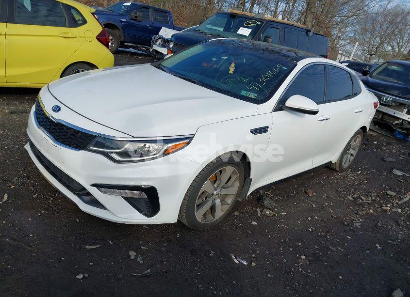 Photo 2 of 2019 Kia Optima S (VIN 5XXGT4L31KG297929)