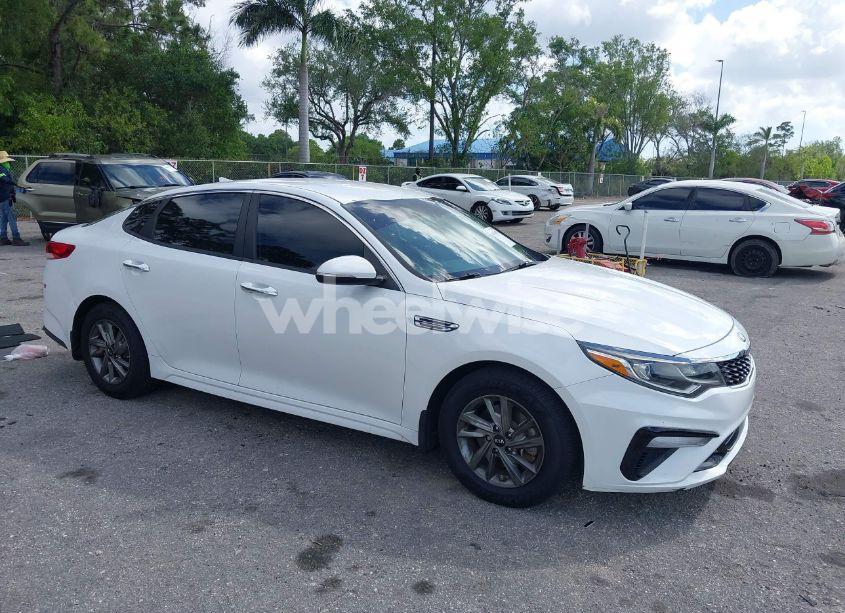 2019 Kia Optima LX (VIN 5XXGT4L31KG310906) main photo