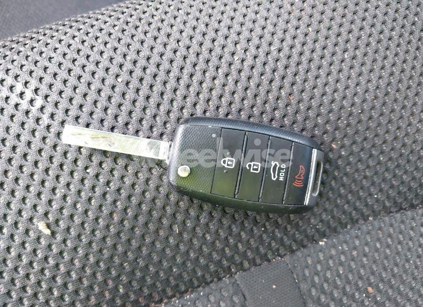 Photo 11 of 2019 Kia Optima LX (VIN 5XXGT4L31KG310906)