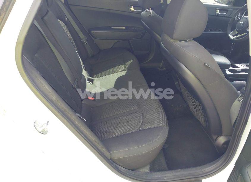 Photo 8 of 2019 Kia Optima LX (VIN 5XXGT4L31KG310906)