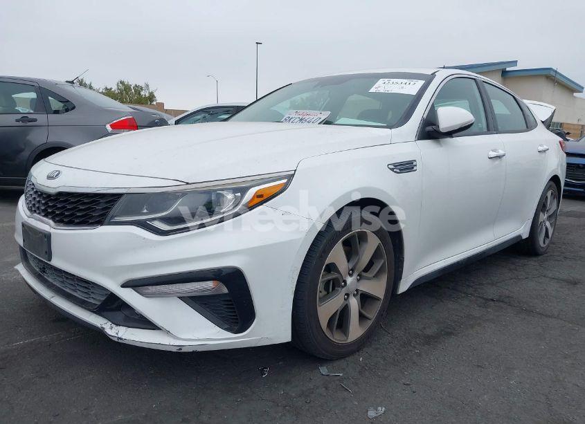 Photo 2 of 2019 Kia Optima S (VIN 5XXGT4L31KG322280)