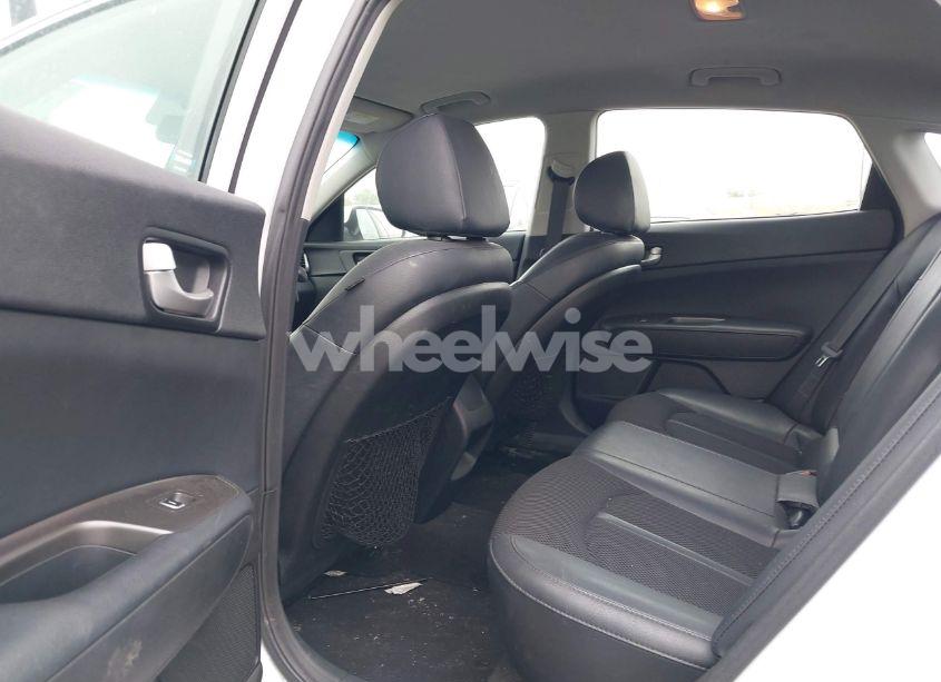 Photo 8 of 2019 Kia Optima S (VIN 5XXGT4L31KG322280)