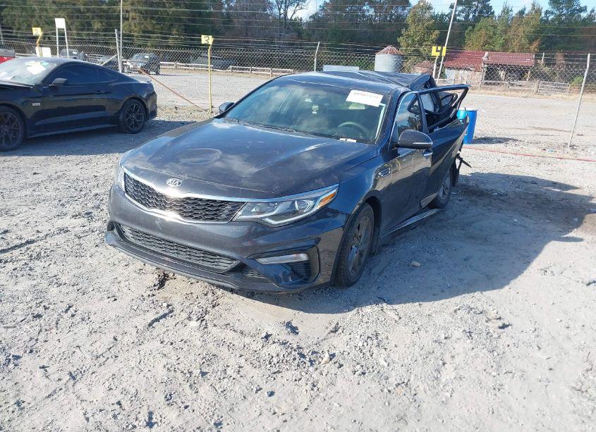 Photo 2 of 2019 Kia Optima LX (VIN 5XXGT4L31KG323932)
