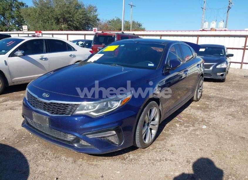 Photo 2 of 2019 Kia Optima LX/S (VIN 5XXGT4L31KG328631)