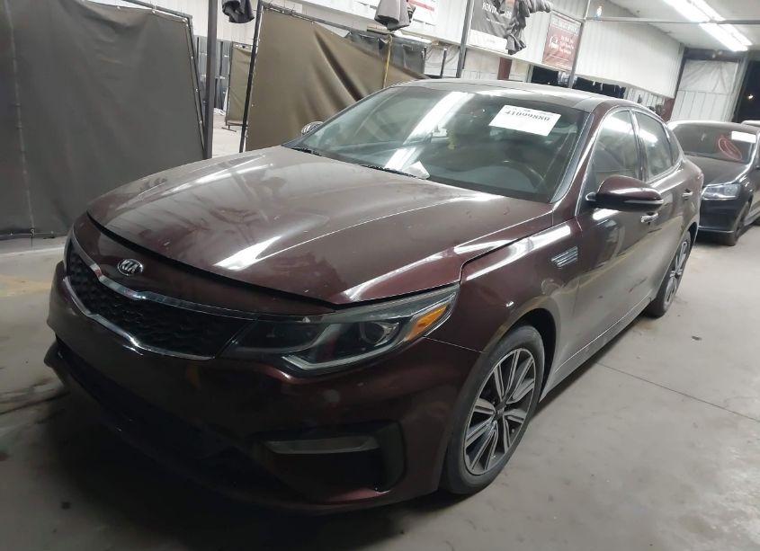 Photo 2 of 2019 Kia Optima LX (VIN 5XXGT4L31KG332968)