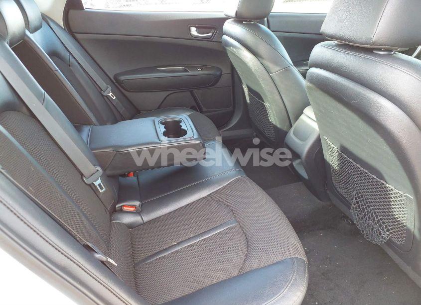 Photo 8 of 2019 Kia Optima S (VIN 5XXGT4L31KG334865)