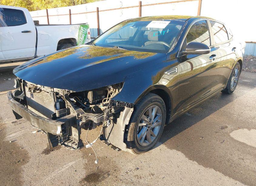 Photo 2 of 2019 Kia Optima LX (VIN 5XXGT4L31KG337345)