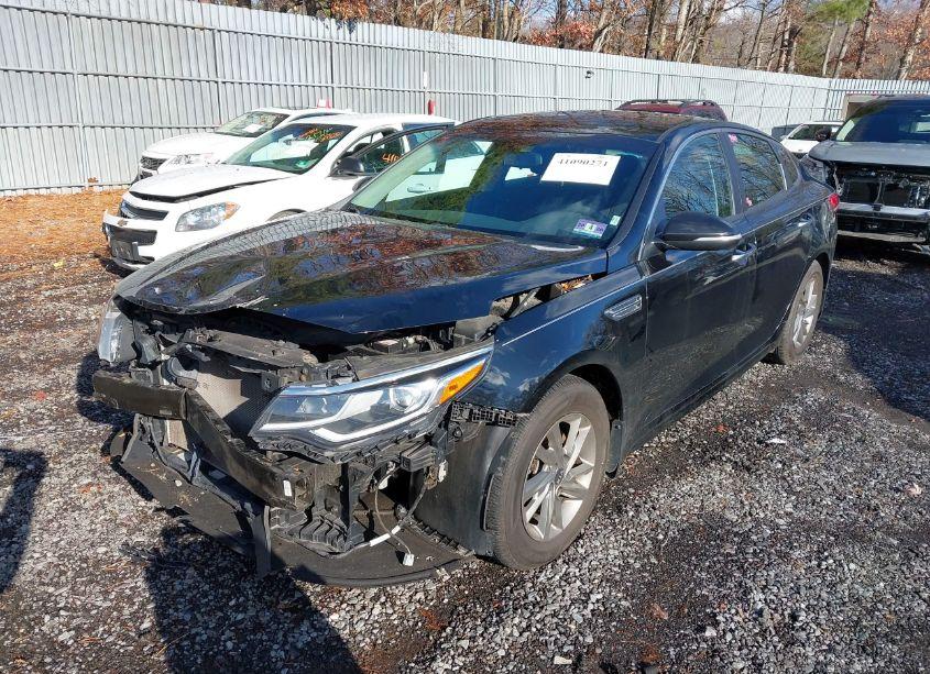 Photo 2 of 2019 Kia Optima LX (VIN 5XXGT4L31KG343405)