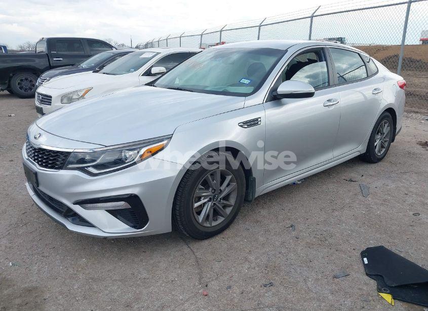 Photo 2 of 2019 Kia Optima LX (VIN 5XXGT4L31KG350256)