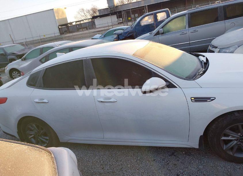 Photo 13 of 2019 Kia Optima LX (VIN 5XXGT4L31KG365159)