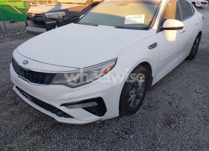 Photo 2 of 2019 Kia Optima LX (VIN 5XXGT4L31KG365159)