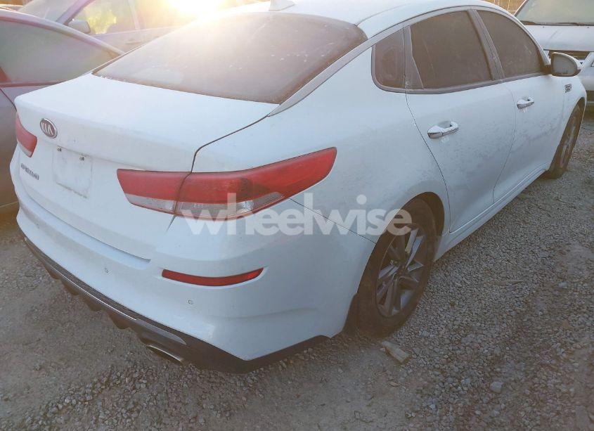 Photo 4 of 2019 Kia Optima LX (VIN 5XXGT4L31KG365159)