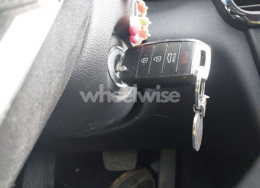 Photo 11 of 2019 Kia Optima LX (VIN 5XXGT4L31KG369096)