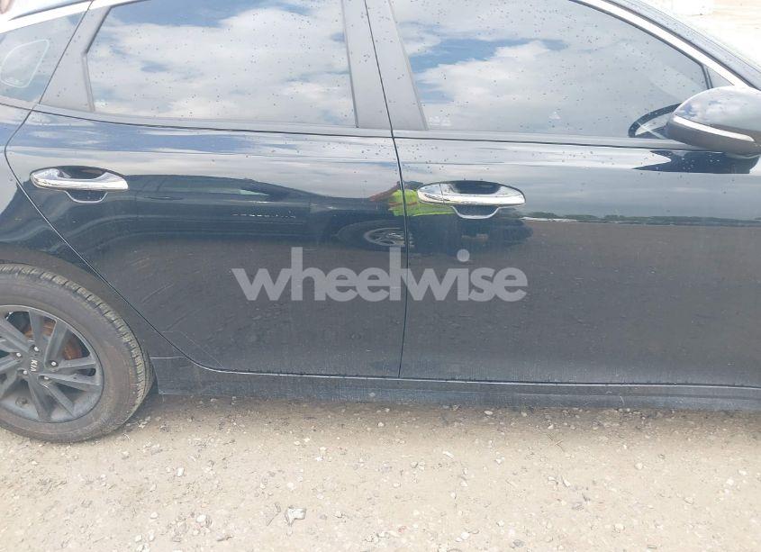 Photo 13 of 2019 Kia Optima LX (VIN 5XXGT4L31KG379384)