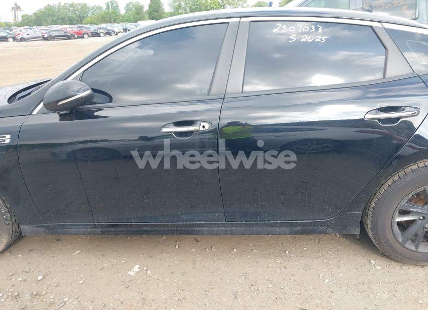 Photo 14 of 2019 Kia Optima LX (VIN 5XXGT4L31KG379384)