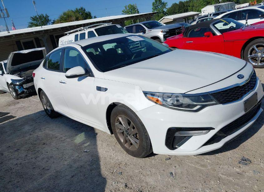 2020 Kia Optima LX (VIN 5XXGT4L31LG380634) main photo