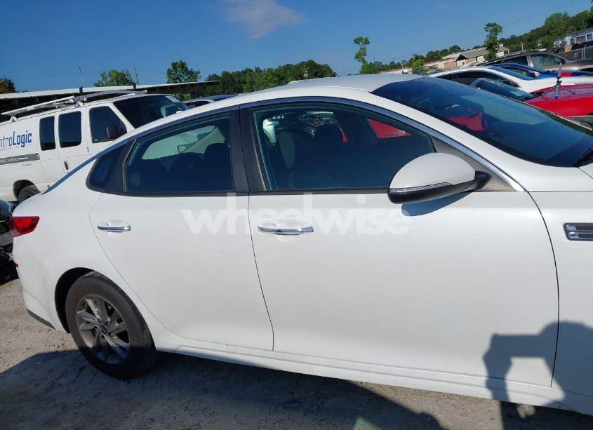 Photo 13 of 2020 Kia Optima LX (VIN 5XXGT4L31LG380634)