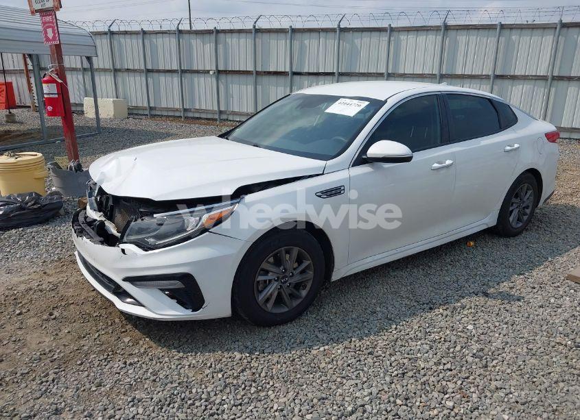 Photo 2 of 2020 Kia Optima LX (VIN 5XXGT4L31LG381346)