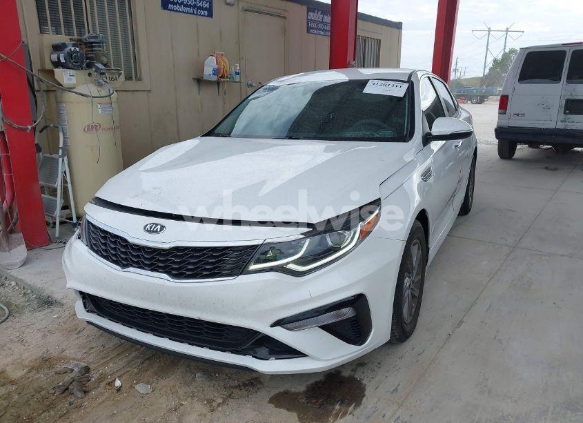 Photo 2 of 2020 Kia Optima LX (VIN 5XXGT4L31LG427080)