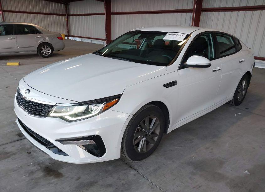 Photo 2 of 2020 Kia Optima LX (VIN 5XXGT4L31LG435194)