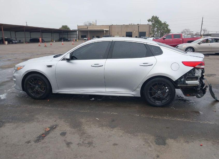 Photo 14 of 2016 Kia Optima LX (VIN 5XXGT4L32GG003834)