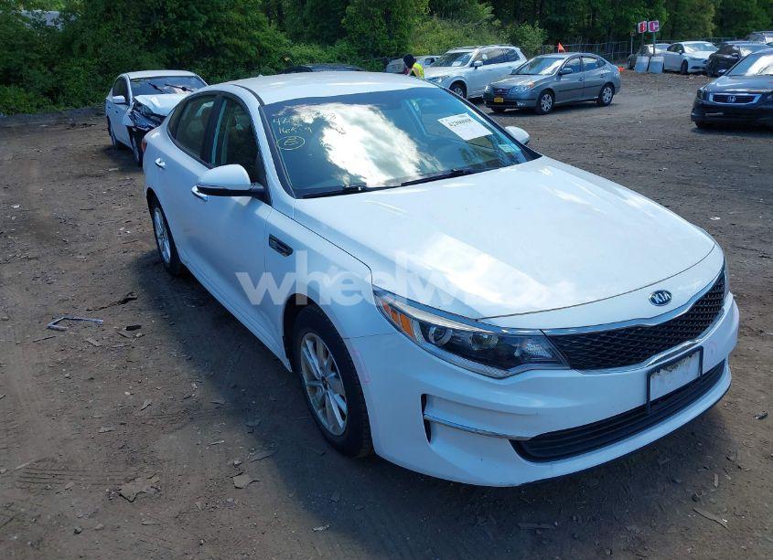 2016 Kia Optima LX (VIN 5XXGT4L32GG015594) main photo