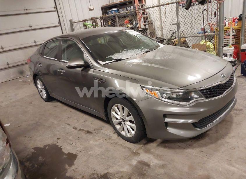 2016 Kia Optima LX (VIN 5XXGT4L32GG016423) main photo