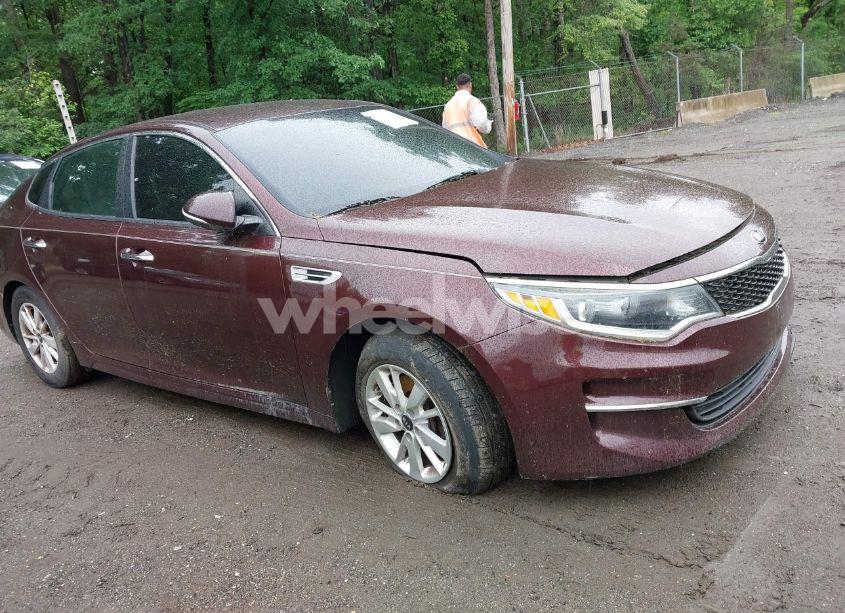 2016 Kia Optima LX (VIN 5XXGT4L32GG019158) main photo