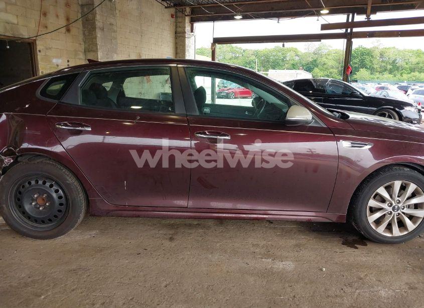 Photo 13 of 2016 Kia Optima LX (VIN 5XXGT4L32GG021055)