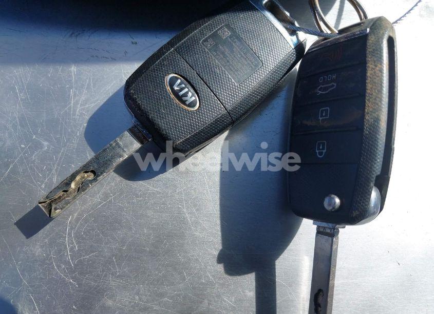 Photo 11 of 2016 Kia Optima LX (VIN 5XXGT4L32GG035831)