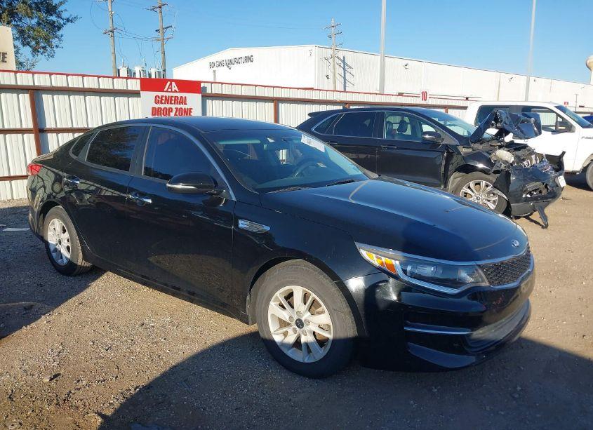 2016 Kia Optima LX (VIN 5XXGT4L32GG039300) main photo