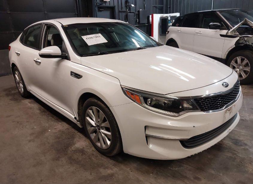 2016 Kia Optima LX (VIN 5XXGT4L32GG071387) main photo