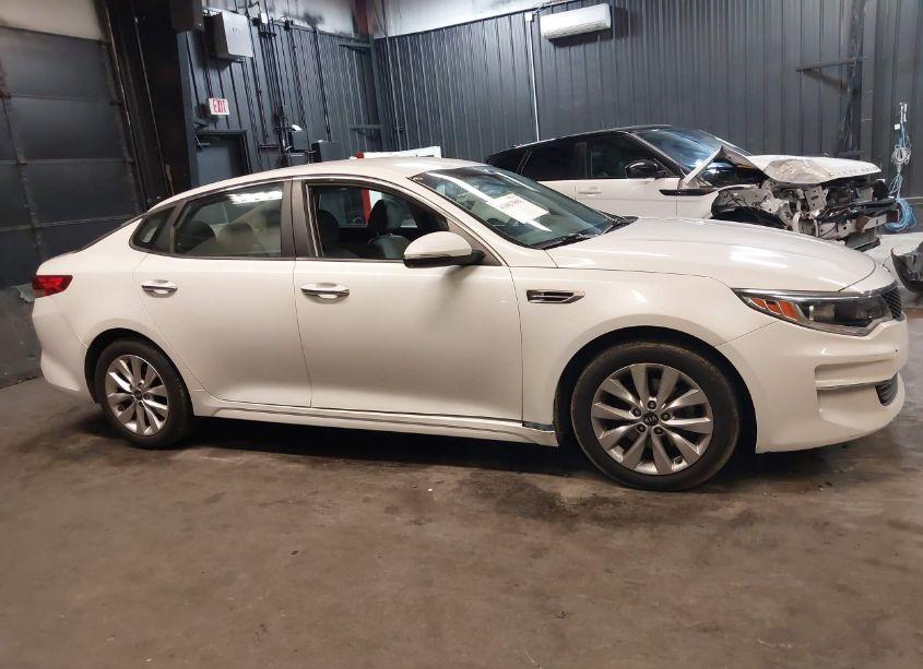 Photo 12 of 2016 Kia Optima LX (VIN 5XXGT4L32GG071387)