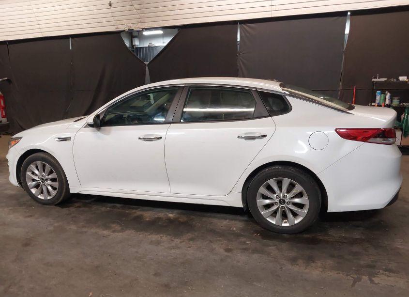 Photo 13 of 2016 Kia Optima LX (VIN 5XXGT4L32GG071387)