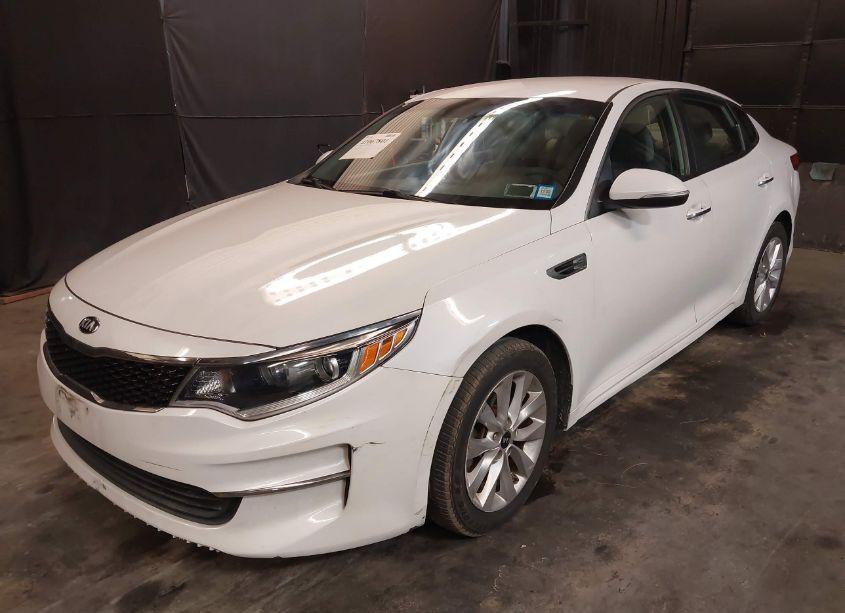 Photo 2 of 2016 Kia Optima LX (VIN 5XXGT4L32GG071387)